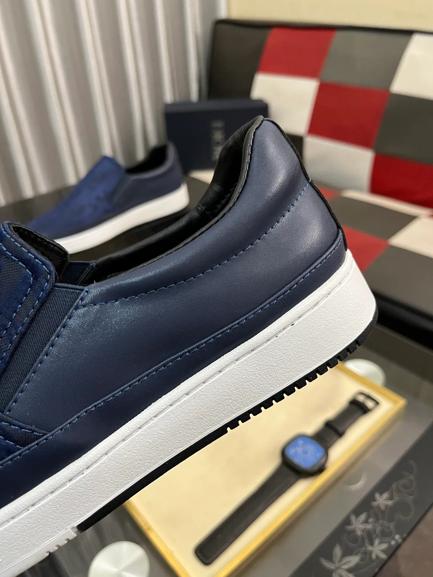 Men's men's shoes 💰420⌚️⌚️Dior unique modern style sneakers. Counter purchasing 🏃casual leather shoes😍😍 original cowhide leather imported from Italy (refuses to discolor and grind feet) soles: original soles specially provided by the original factory, super cool😍 lace up and walk with wind👍 style design ⚠️ super comfortable and wear-resistant original soles. Code number: 38-444️⃣Colors available